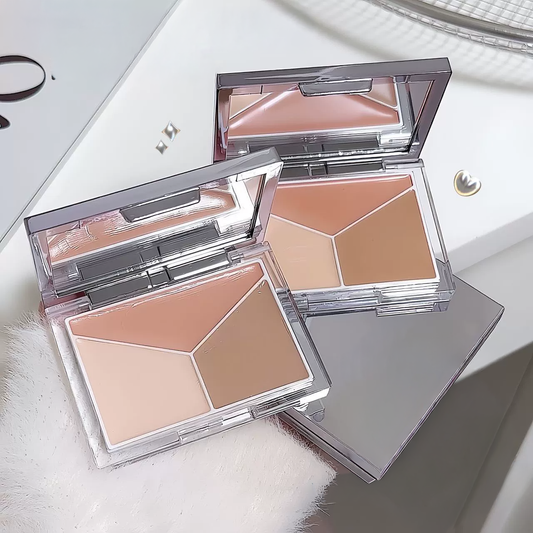 Texture légère de la poudre correctrice sur pinceau maquillage