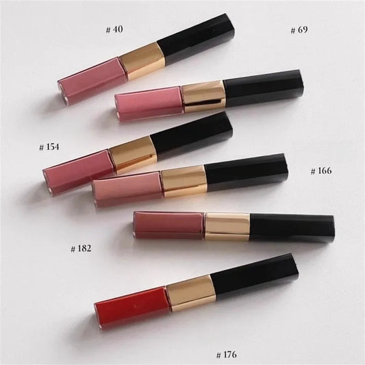 Application du brin à lèvres longue tenue sur les lèvres