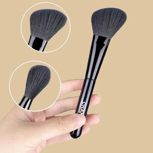 Set de 2 pinceaux maquillage professionnels design 109 sur fond blanc