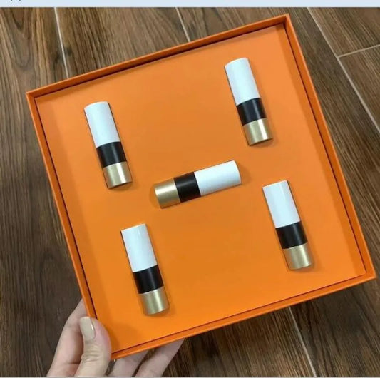 Coffret cadeau de 5 rouges à lèvres mat longue tenue